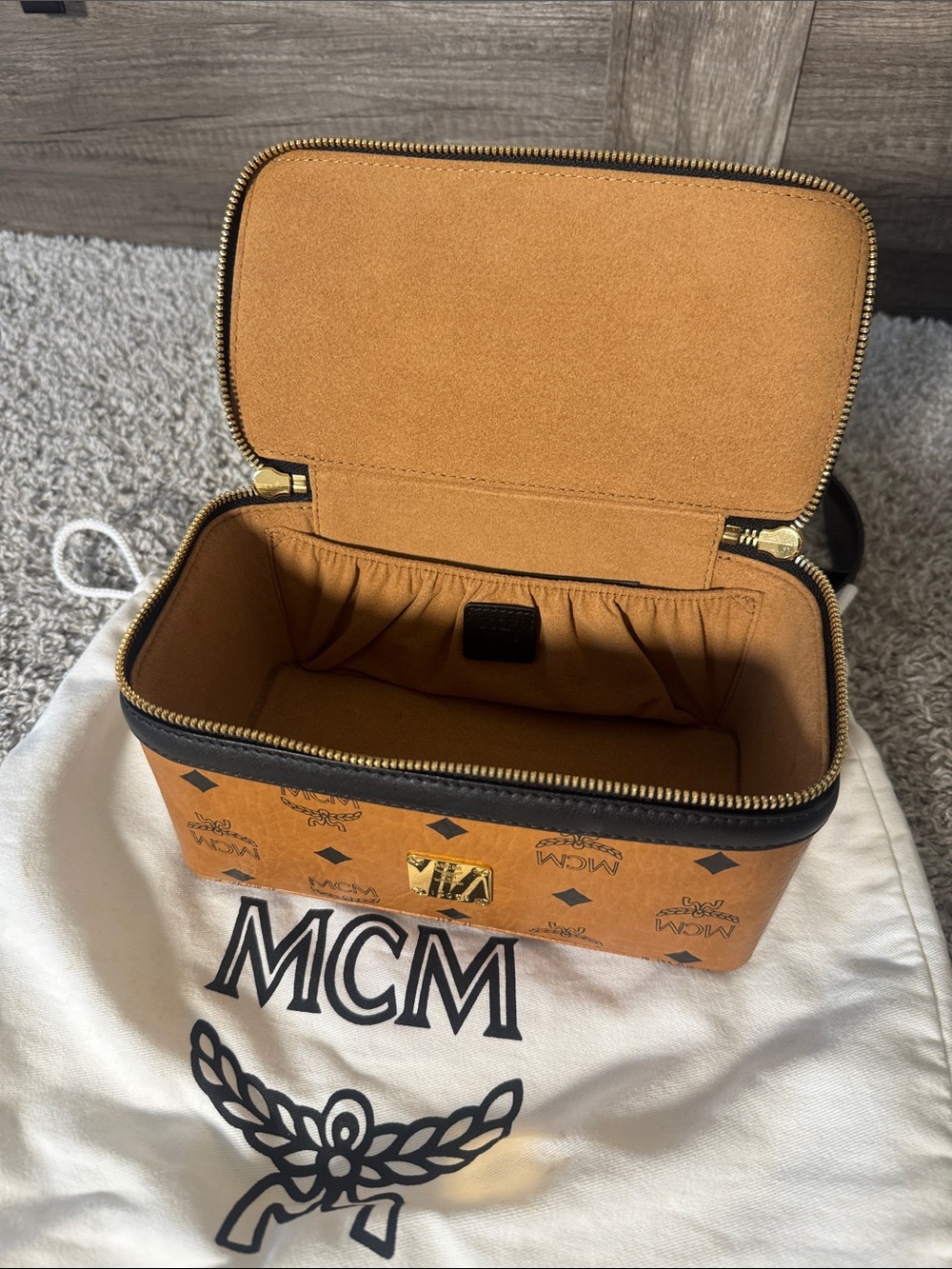 MCM Cognac Visetos Vanity Case with Black Trim and Gold Hardware - Picture 4 of 9